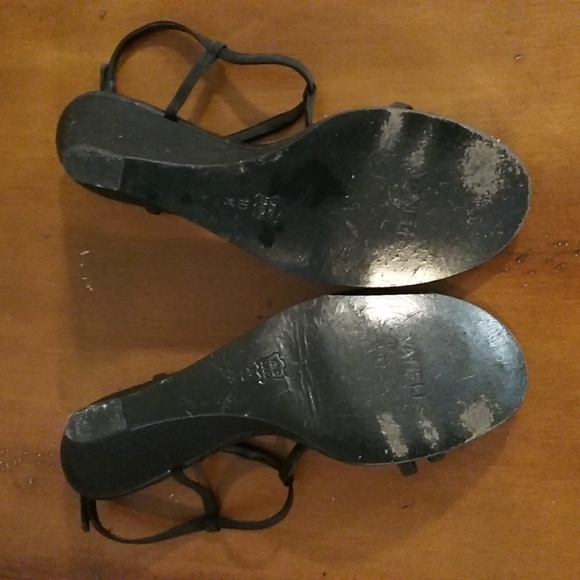 Vaneli  Heels - Picture 4 of 5